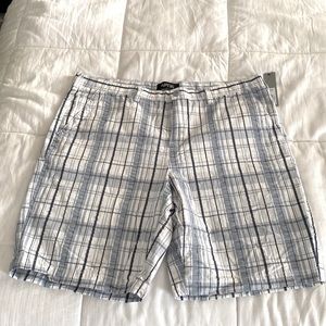 Men’s size 38 plaid shorts, NWT